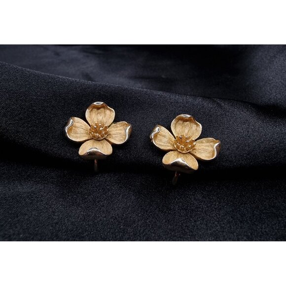 Vintage CROWN TRIFARI 1960s Gold Flower Clip-On Earrings Elegant Floral Design R - Picture 5 of 6